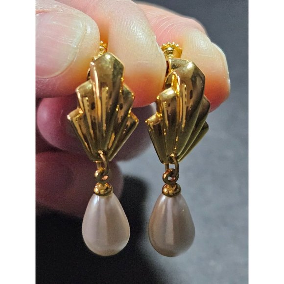 **Final Sale** Vintage Napier gold tone screw back clip on earrings - Picture 6 of 10